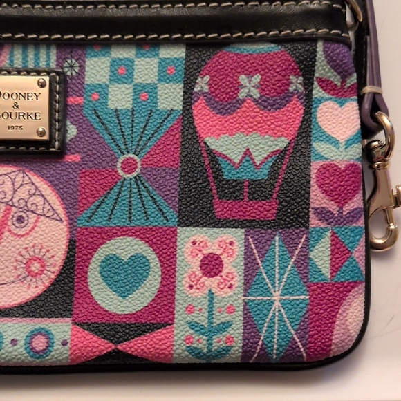 Dooney & Bourke "It's A Small World" Wristlet - Picture 3 of 10